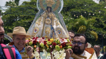 Twelve thousand devotees in Chapala welcome the Virgin of Zapopan
